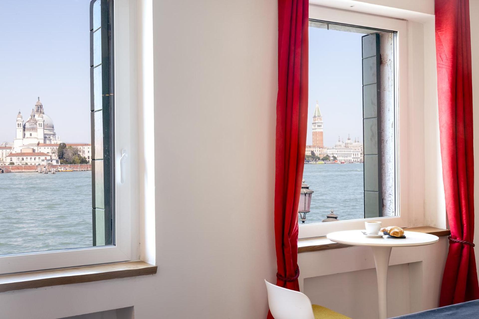 3 Windows On St Mark - Waterfront Apartment 베니스 외부 사진