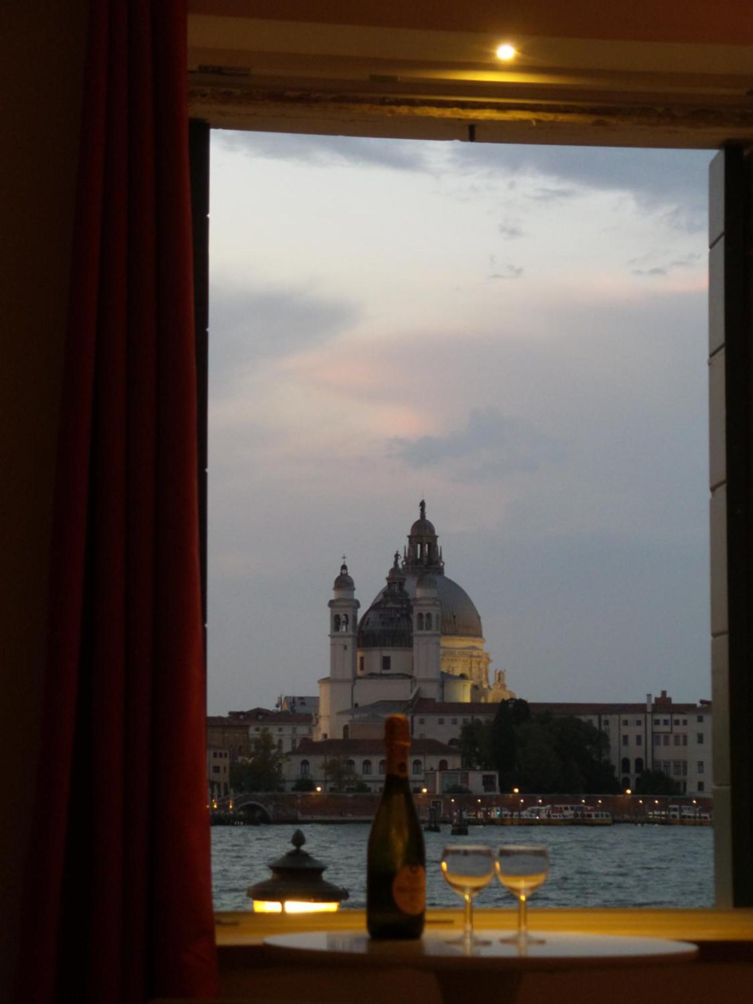 3 Windows On St Mark - Waterfront Apartment 베니스 외부 사진